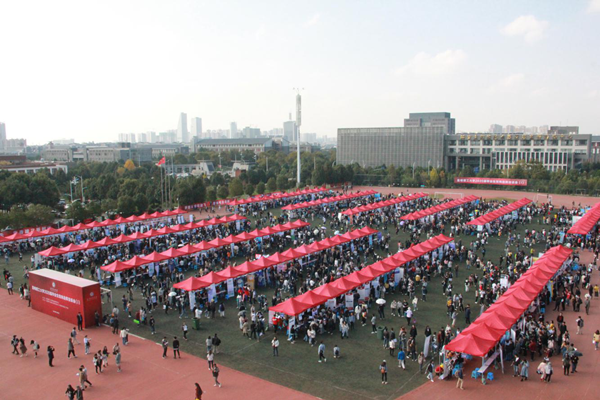 「云南教育新聞」2020屆高校畢業生招聘會，有你喜歡的工作嗎？